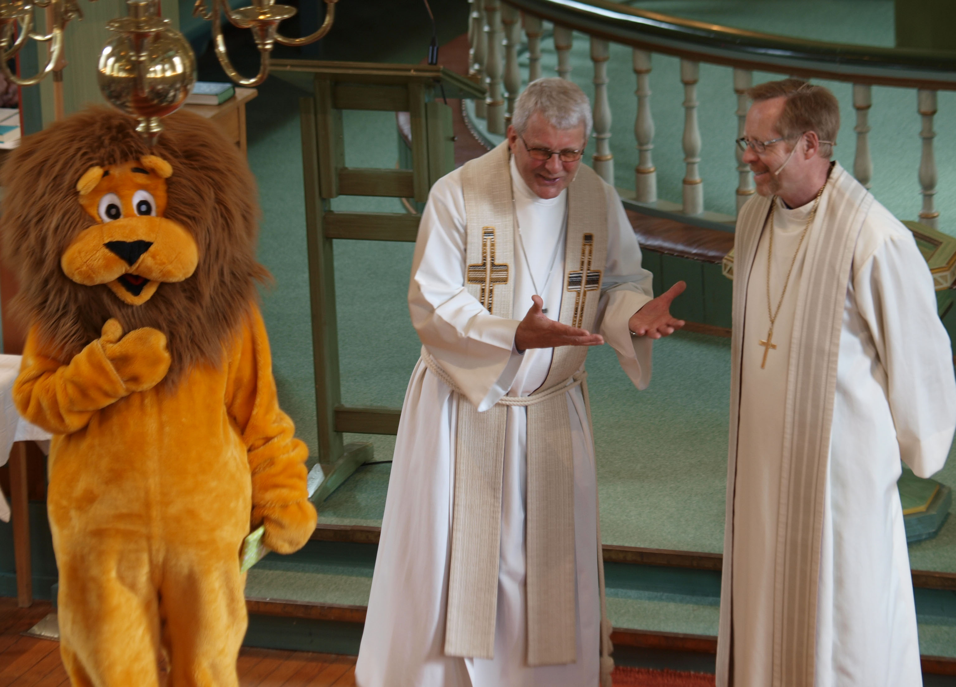 Løva, Helge Hitland og biskop Nordhaug i 2009