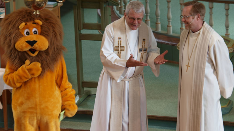 Løva, Helge Hitland og biskop Nordhaug i 2009