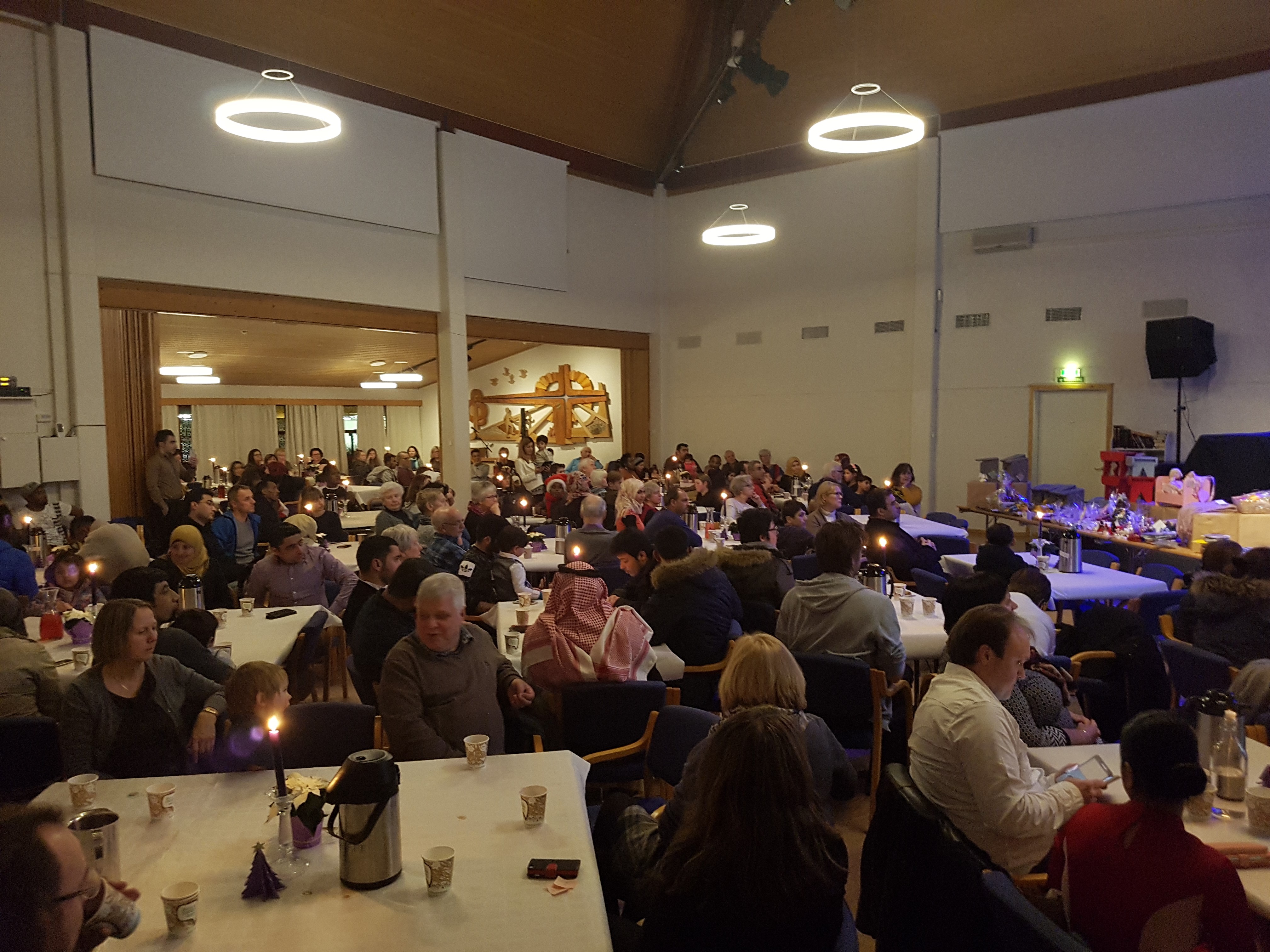 Fullt hus på julebasar