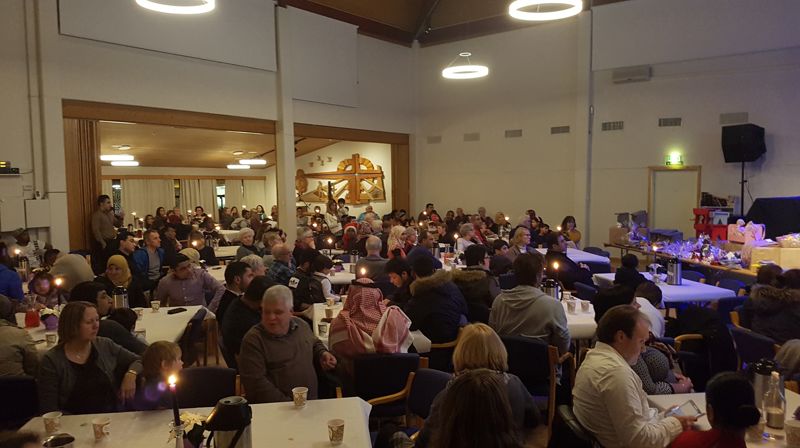 Fullt hus på julebasar