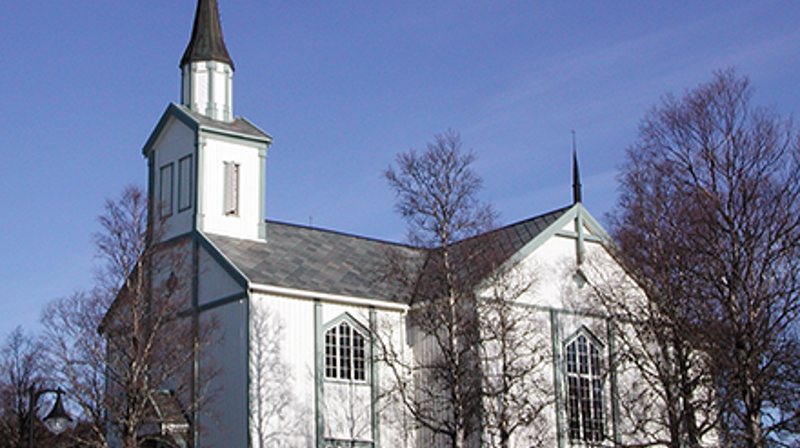 Samling i kirka før Eldres kirkedag