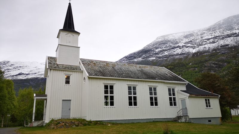 Bilde av Skjomen kirke utvendig