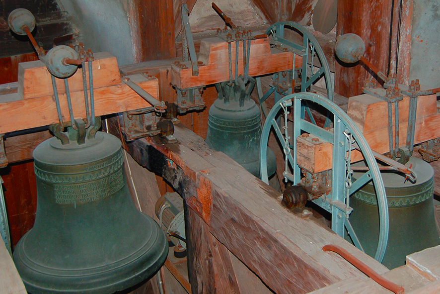 Kirkeklokkene skal klinge hver lørdag