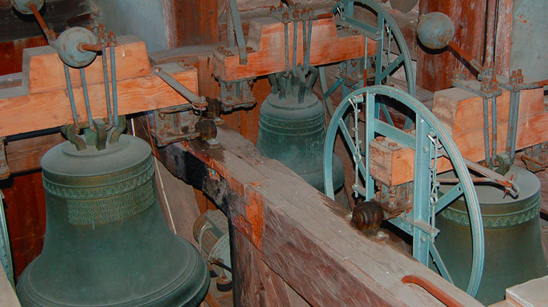 Kirkeklokkene skal klinge hver lørdag