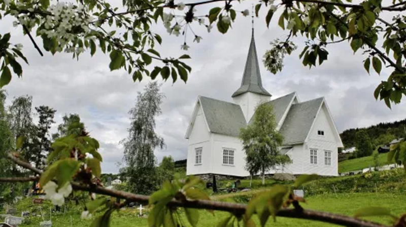 Dugnad på kyrkjegardane