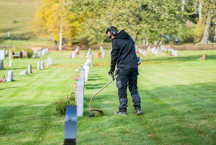 Sommerjobb på kirkegårdene i Nord-Aurdal