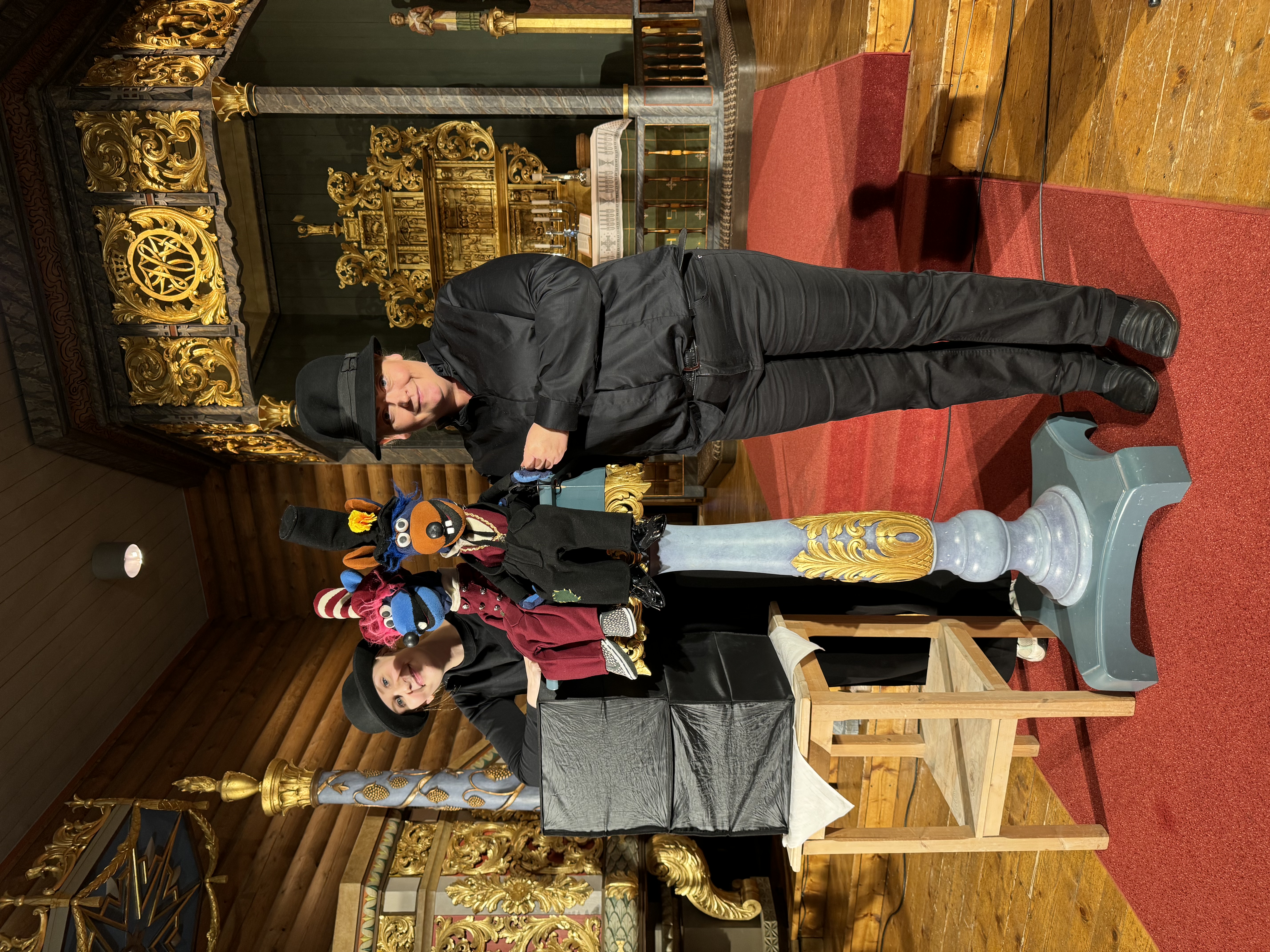 F. v.: Skuespillere i Kirkerottene: Amalie Strande Kjelsrud og Mari Cathrine Brostuen Hagen