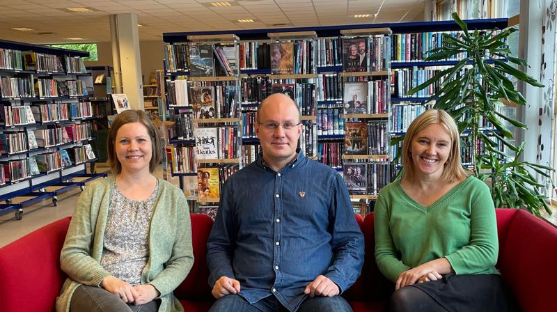 Bibliotekar, diakonimedarbeidar og koordinator for frivillighetssentralen på biblioteket