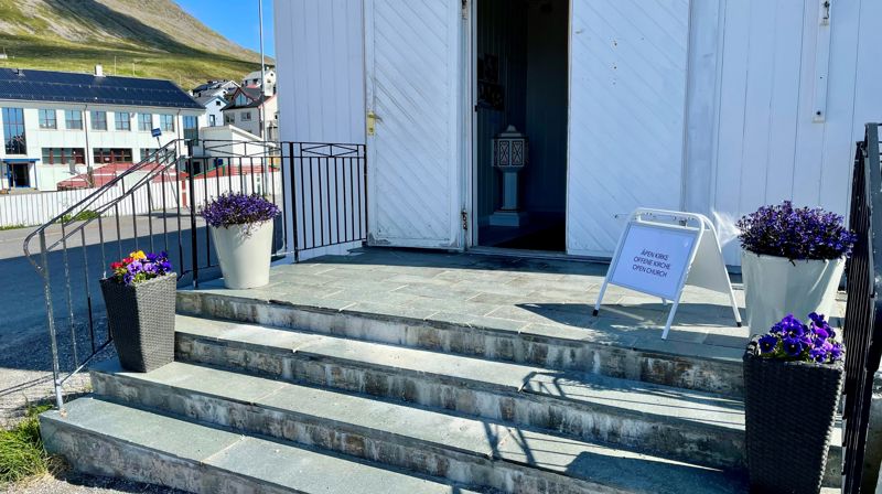 STENGT: Honningsvåg kirke holdes stengt fra 4. - 31. august mens nytt orgel installeres.