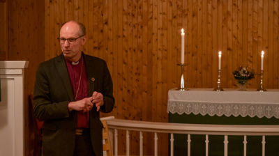 Biskop Olav Øygard i Skarsvåg kirke i oktober