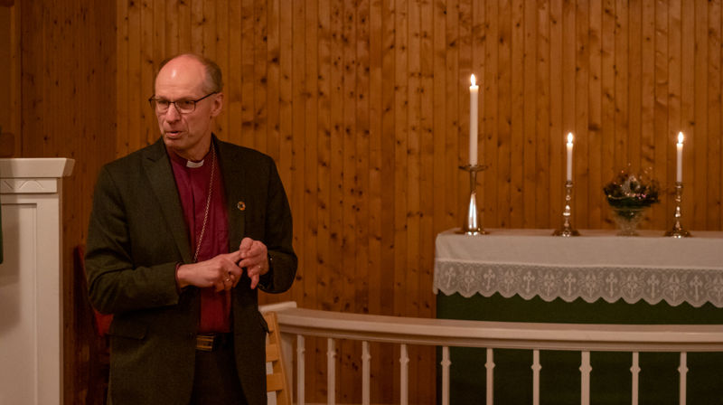 Biskop Olav Øygard i Skarsvåg kirke i oktober