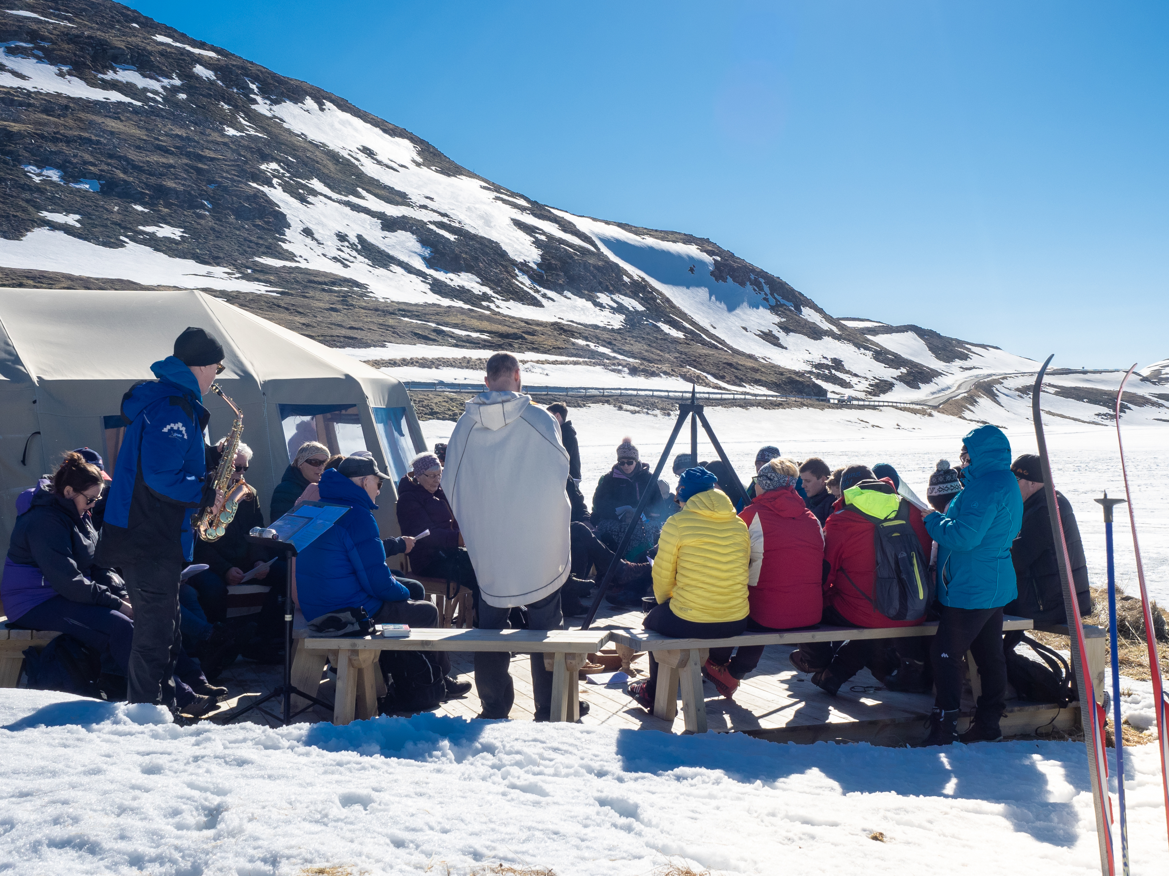 Friluftsgudstjeneste i Skarsvåg påsken 2019. Foto: Niels Westphal