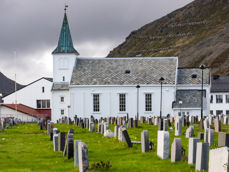 Honningsvåg kirke og kirkegård. Foto: Niels Westphal