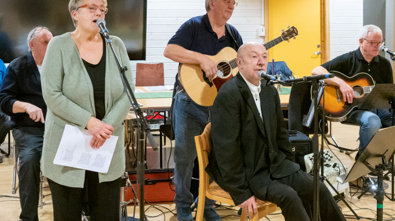 "Gammelrockerne" med Liss-Heidi Olsen på vokal, kommer tilbake til frivilligsentralen tirsdag 13. juni. Foto: Niels Westphal