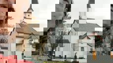 May Slettan utenfor Ørland kirke