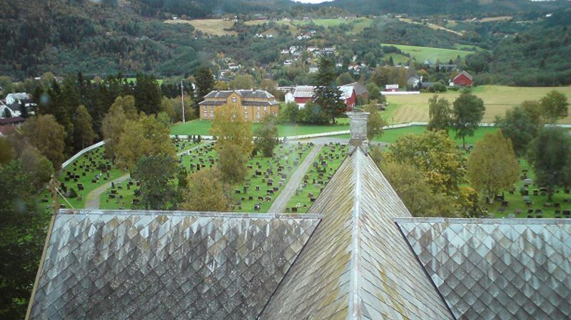 Planting rundt gravstøtter