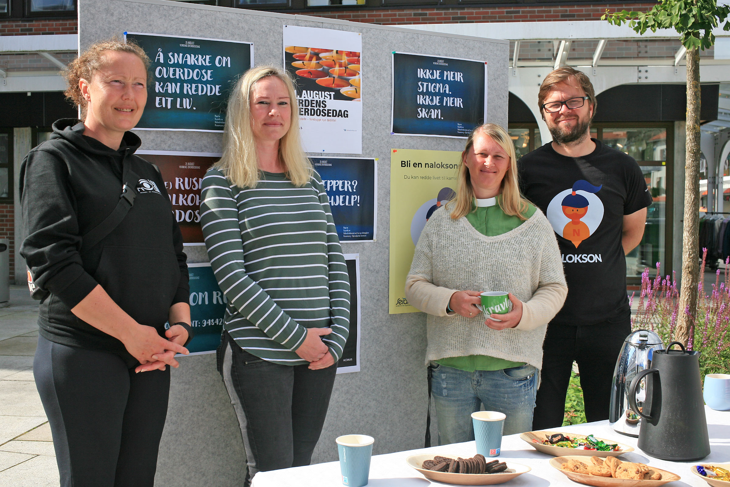 F.v.: Anita Dyrdal og Berit Holmefjord frå A-Larm, diakon Ingrid Vik og ruskonsulent Carl-André Dahl. (Foto: Kjetil Vasby Bruarøy)