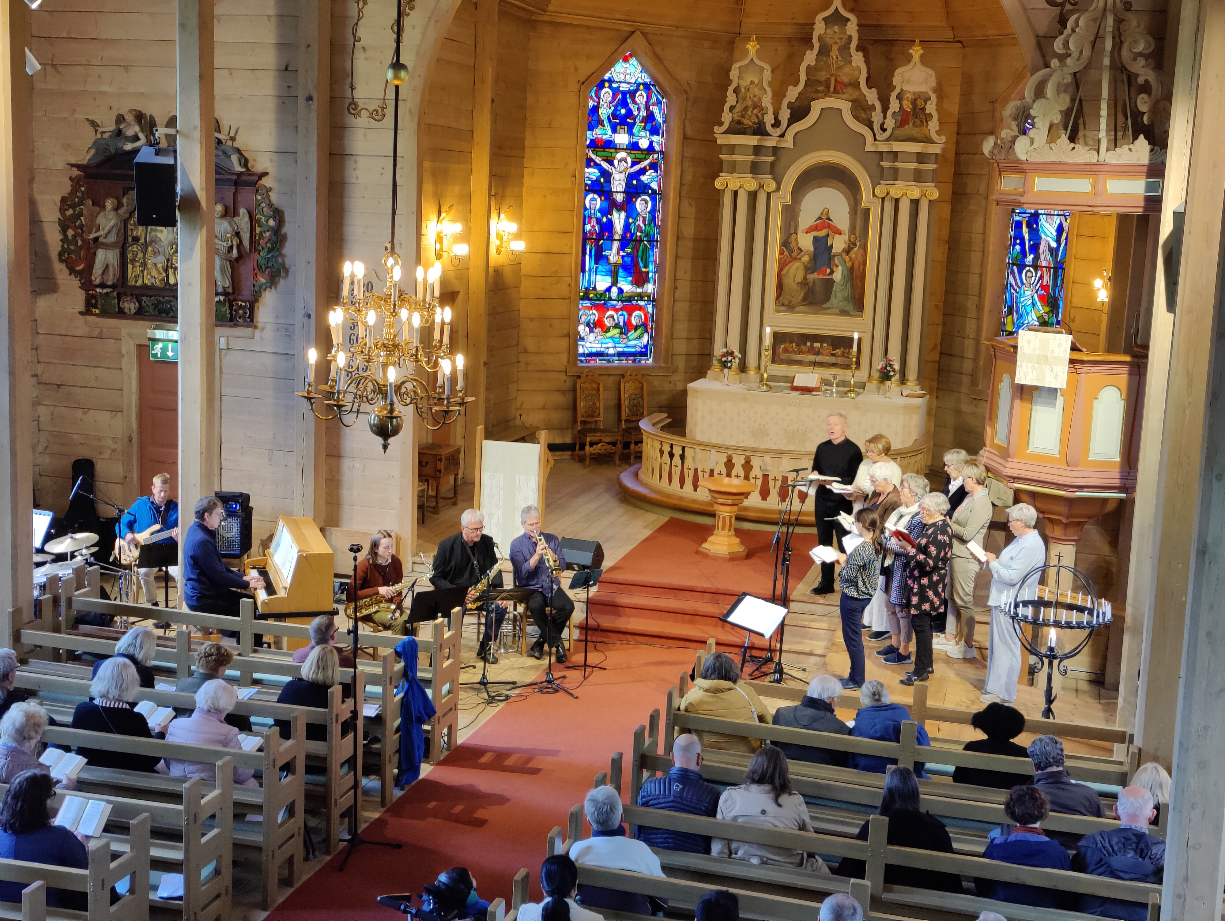 Biletet er frå kor-prosjekt i Os kyrkje i 2025 - men denne gongen skjer det i Nore Neset kyrkje! Foto: Sigurd R. Tunestveit