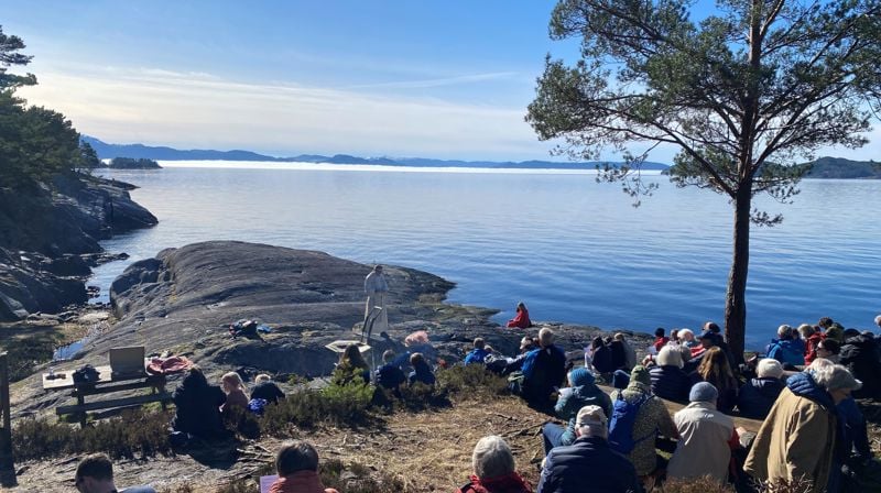 Andre påskedag i Smievågen er ein god gudstenestetradisjon i fantastiske friluftsrammer! Foto: Sigurd Rotvik Tunestveit
