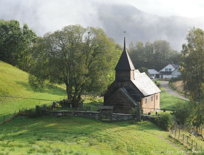Holdhus gamle kyrkje i Fusa sokn