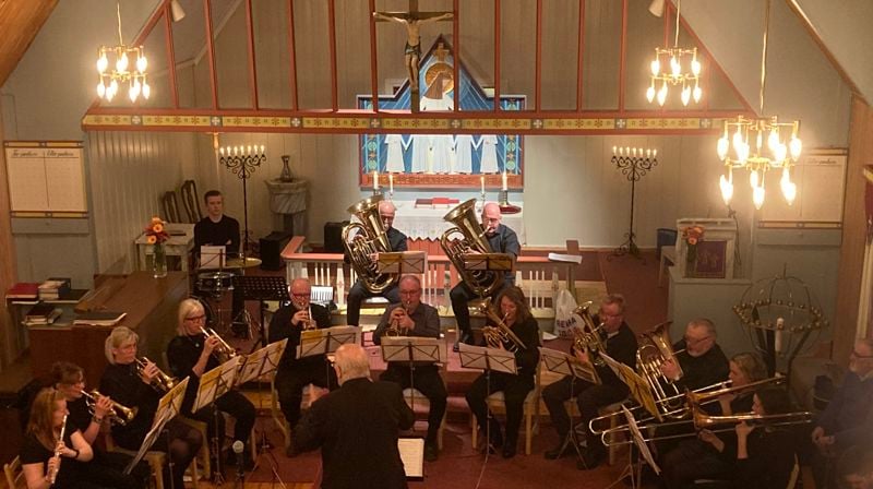 Menighetsrådet takker etter Tonefest i Dalsbygda.