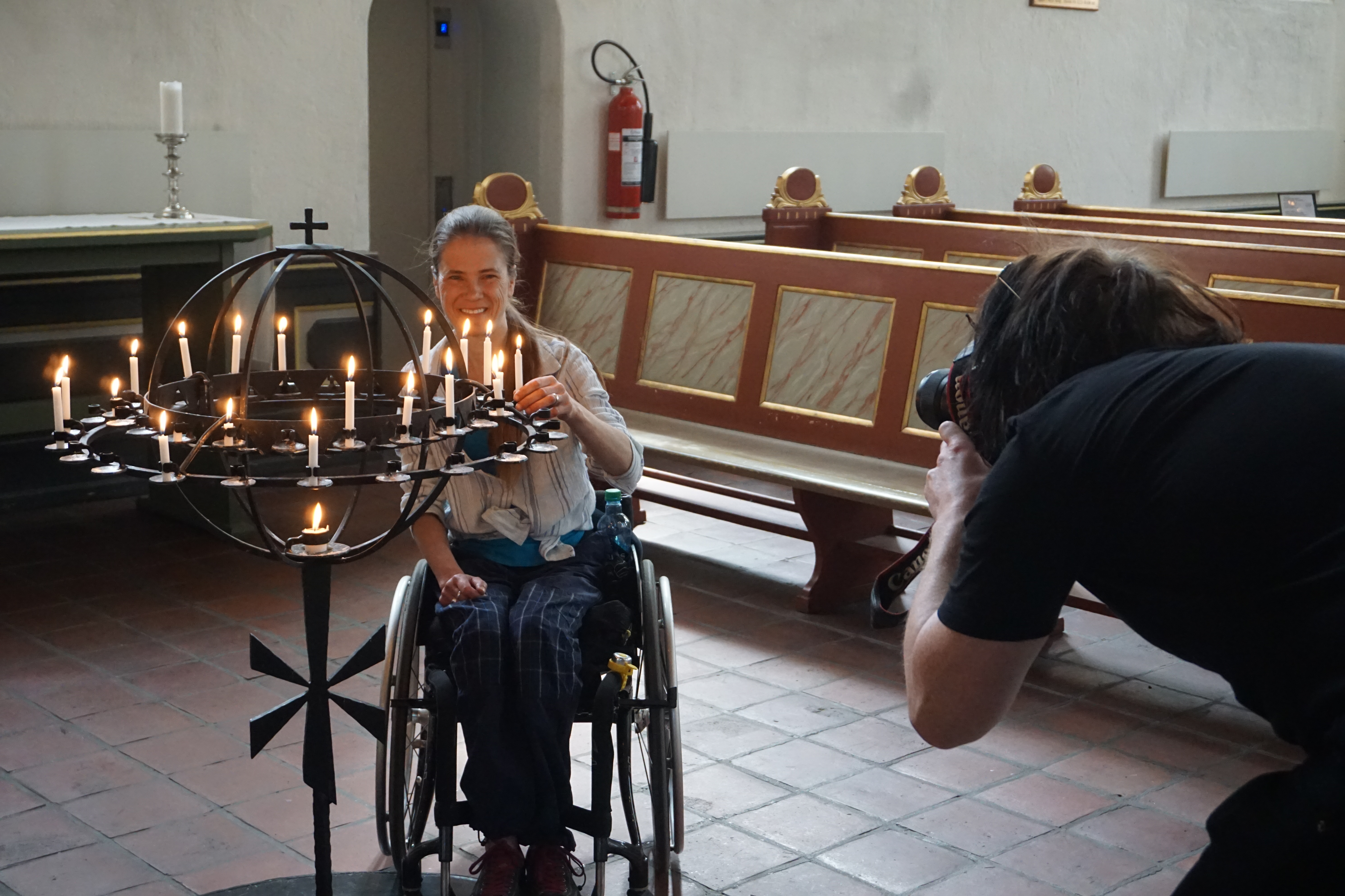 Handikapnytt fulgte Anna-Maja Helgesdotter Andersen for å sjekke tilgjengelighet i kirkene i Oslo. I Domkirken har de lysglobe tilpasset rullestolbrukere. Foto F.F.Thorp
