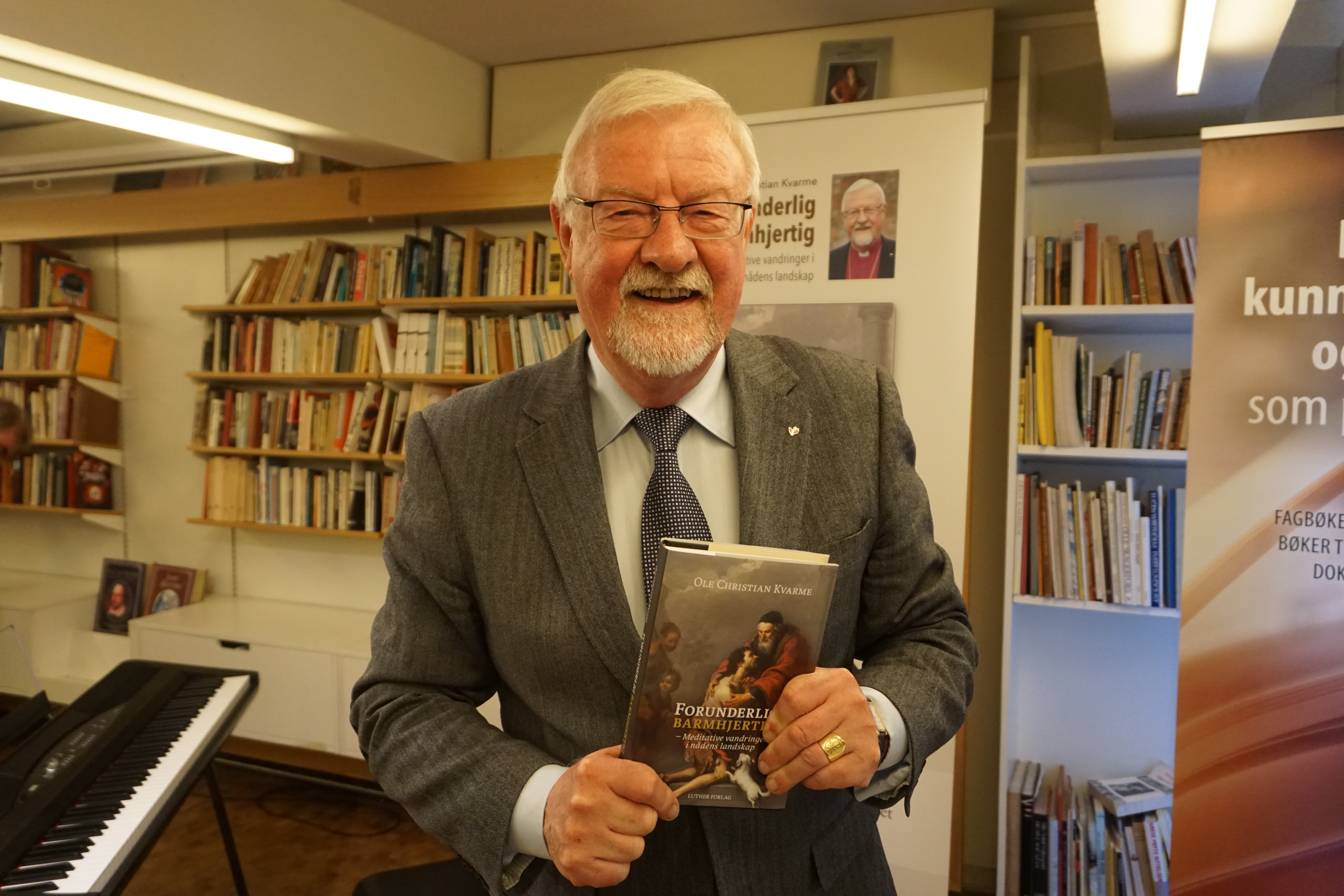 Biskop Ole Christian Kvarme lanserte boken Forunderlig Barmhjertig på Litteraturhuset.