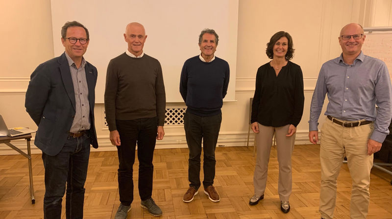 Kirkevergene i G4 er samlet i Bergen. Fra venstre: Robert Wright (Oslo), Kjell Inge Nordgård (Trondheim), Asbjørn VIlkensen (avtroppende Bergen), Mette Svanes (påtroppende Bergen), Rune Skagestad (Stavanger).