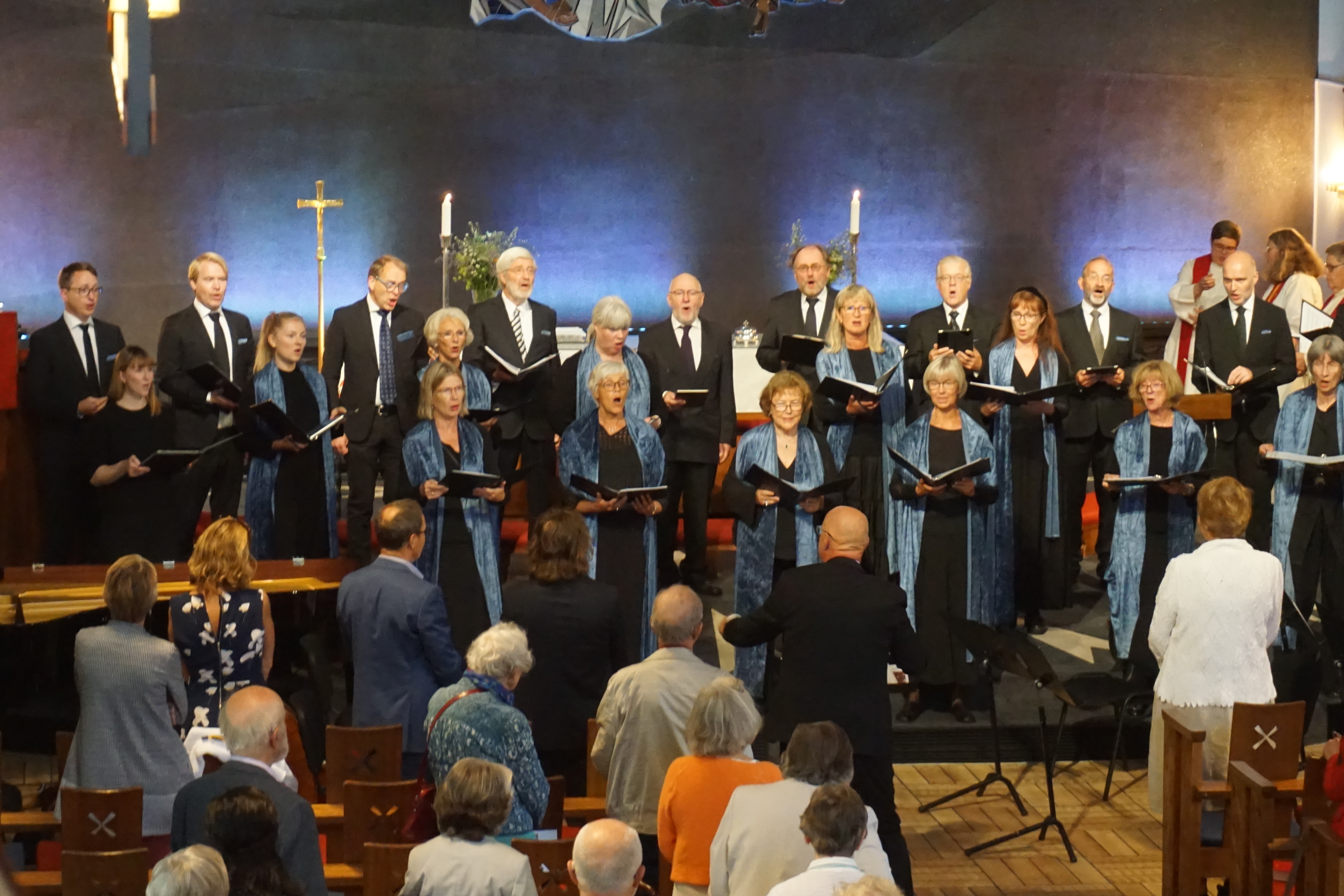 KORiOSLO var med å løfte festgudstjenesten under gjenåpningen av Torshov kirke.