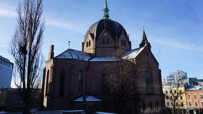 Trefoldighet er en av kirkene som blir berørt av vedtaket. Den skal fortsatt være ordinær kirke, men skal sammen med Domkirken utgjøre det nye Domkirken sokn.