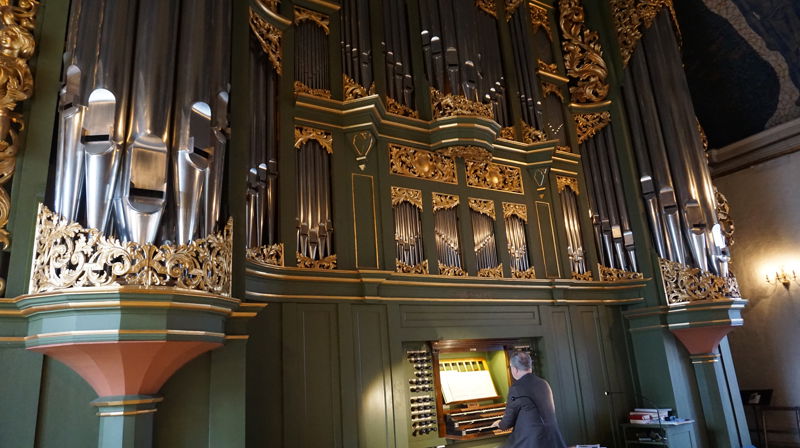 Domorganist Kåre Nordstoga på Domkirkens mektige hovedorgel. Du kan høre Nordstoga på festivalhøymesse og avslutningskonsert 13. oktober.