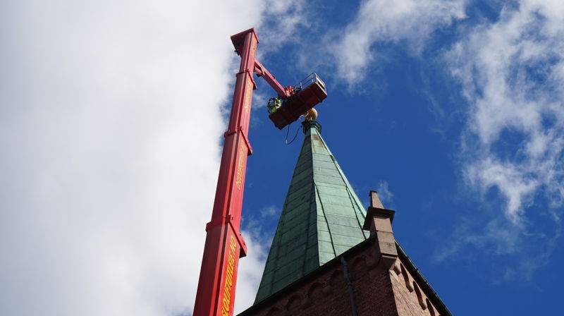 Østre Aker kirke sjekkes for stenfall.