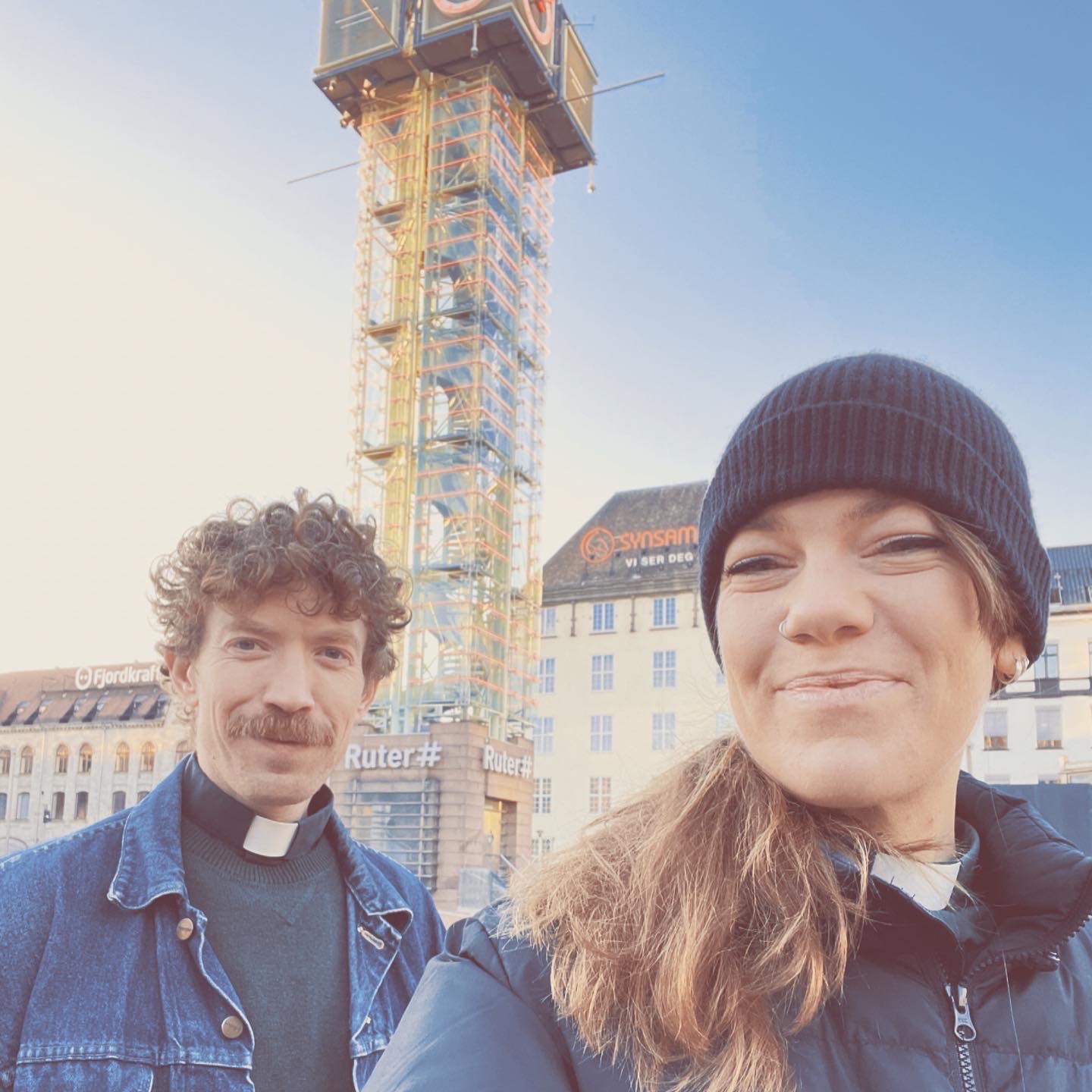 Hei, vi er gateprest og gatediakon for ungdom!