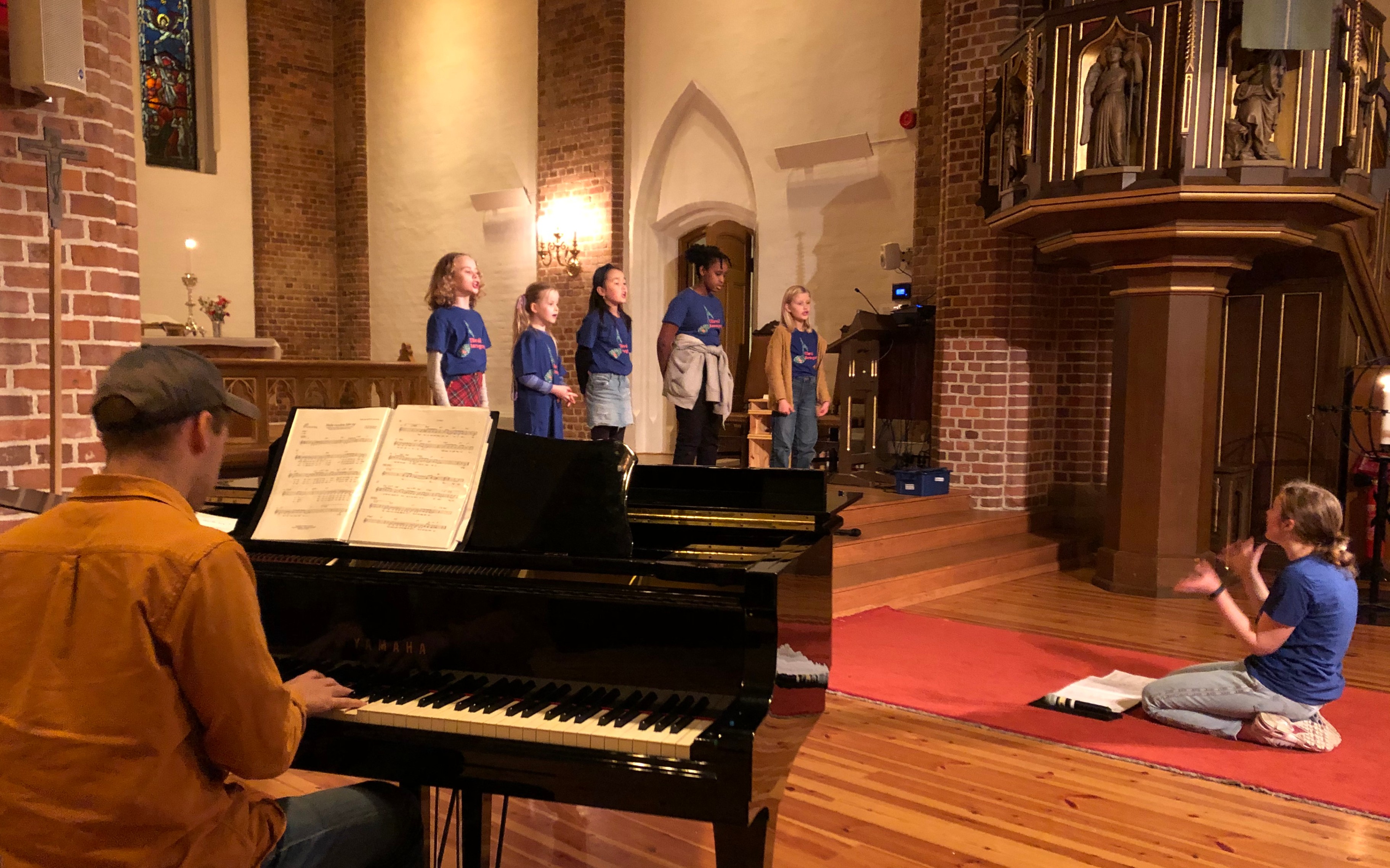 Ullevål barnegospel sang av full hals på sin konsert forrige uke – til stor glede for familie, venner og kjente. De fortsetter med sine korøvinger framover. Foto: Tone Tønsberg