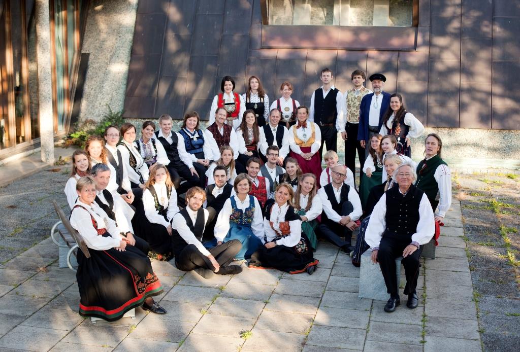 Korister i bunad utenor Bakkehaugen kirke Korister i bunad utenor Bakkehaugen kirke
