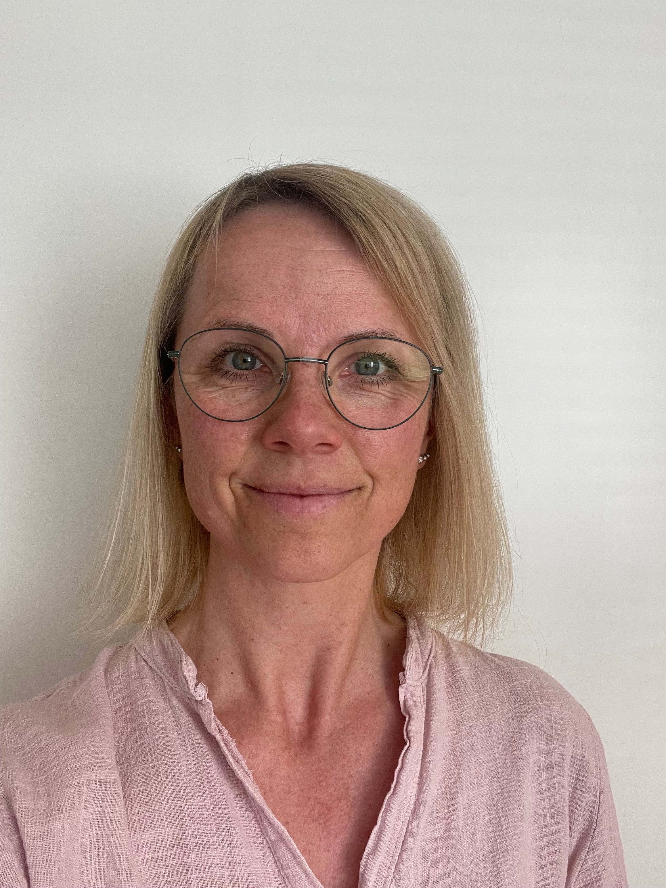 Hils på vår nye diakon Ellen