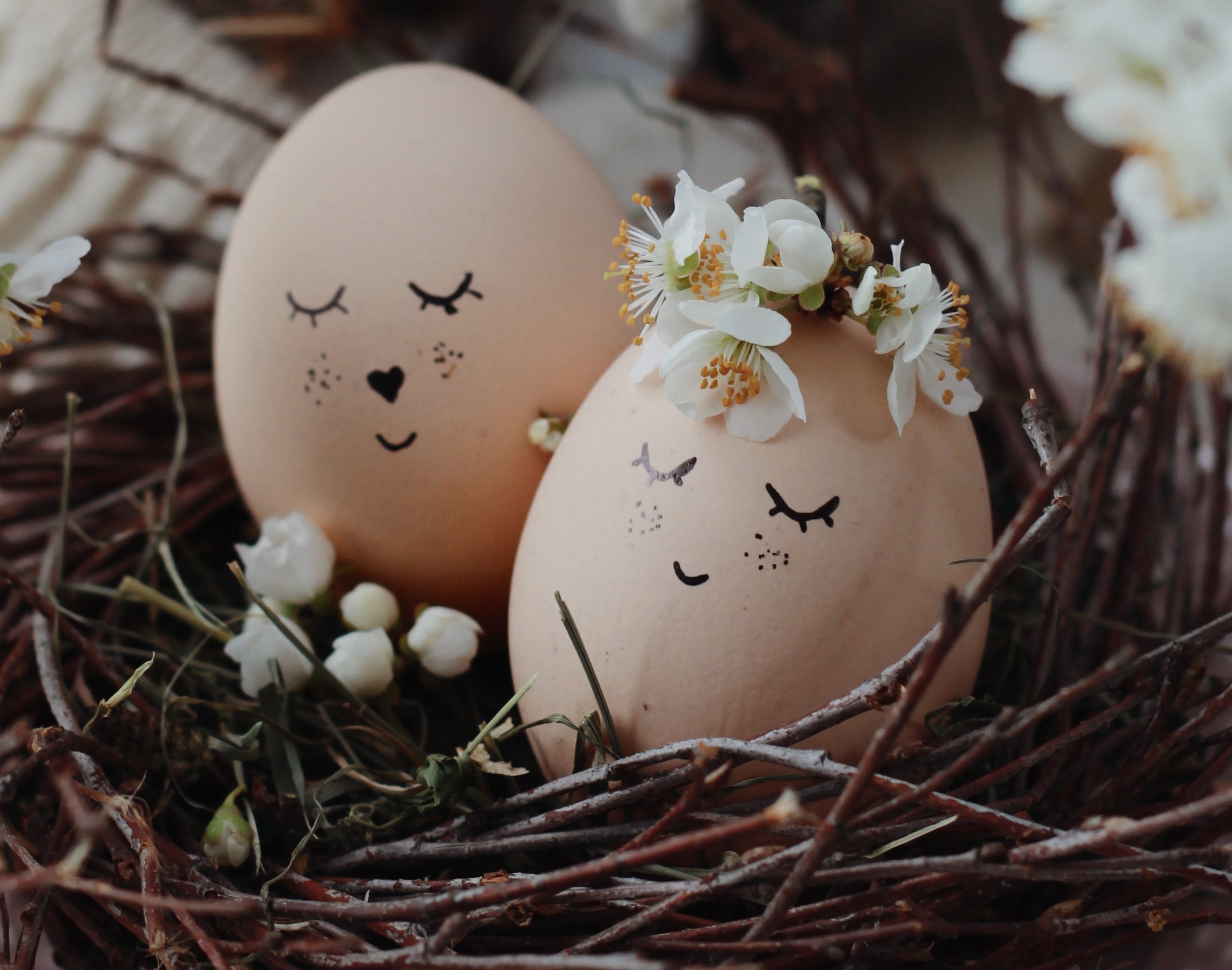 Onsdagsklubben lager påskepynt i Bygdøy kirke 29.mars