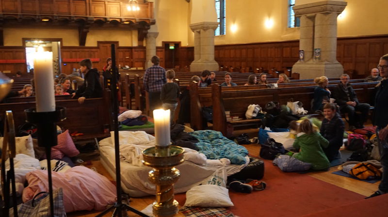 90 barn og unge rigger seg til for Potter-påske i Fagerborg kirke.