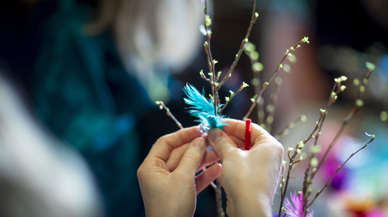 Fastelavnsris blir laget. (Foto: Bo Mathisen).