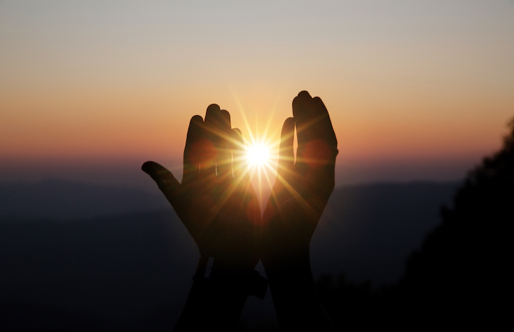 Hender og lys - b&oslash;nn