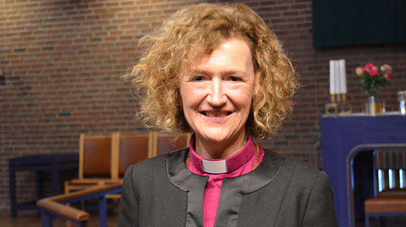 Biskop Kari blir stolt av det hun ser i menighetene