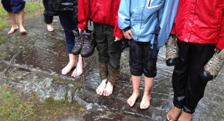 "Med føttene styrker vi røttene"