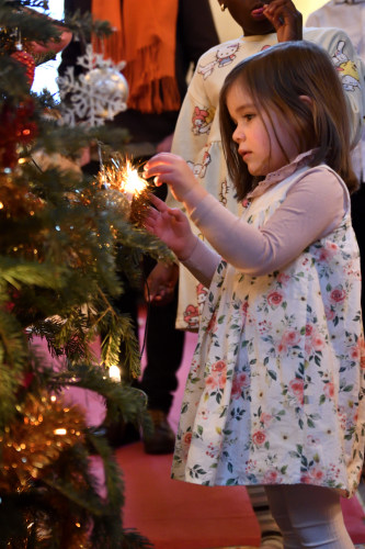 Bilde fra gudstjeneste/juletrefest
