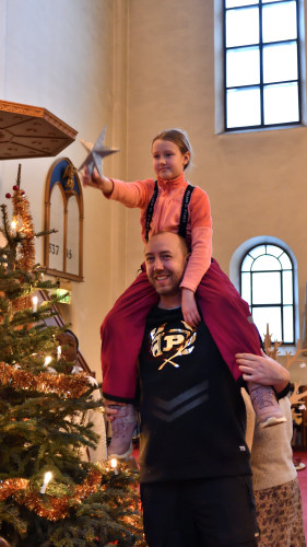 Bilde fra gudstjeneste/juletrefest