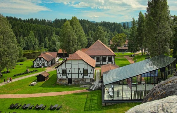 Seniortrefftur 2.juni til Blaafargeværket og Kittelsen museet!