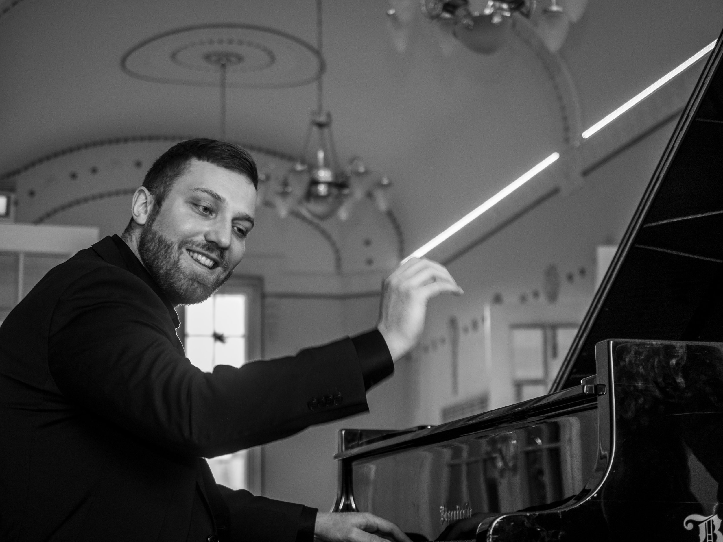 Bernhard Greter er en mester ved flygelet. Foto: Svein Øivind Jacobsen