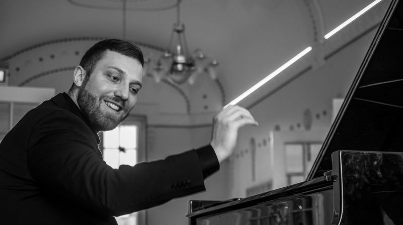 Bernhard Greter er en mester ved flygelet. Foto: Svein Øivind Jacobsen