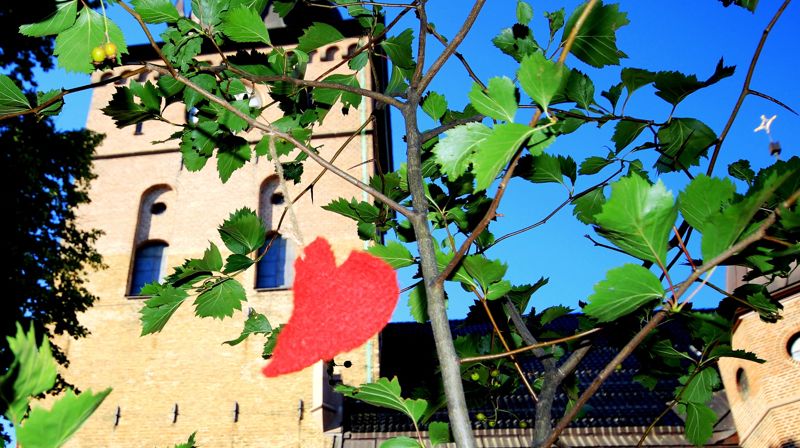 Mange tente lys i domkirken 22. juli