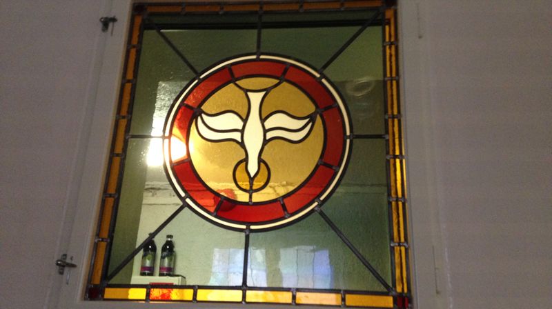 Det nye glassmaleriet i domkirkens samtalerom.