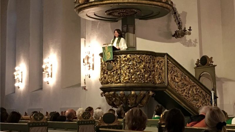 Sykehusprest Kjersti Håland preker om raushet